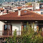 Pensión Celena Maisonettes