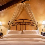 Pensión Celena Maisonettes 4*